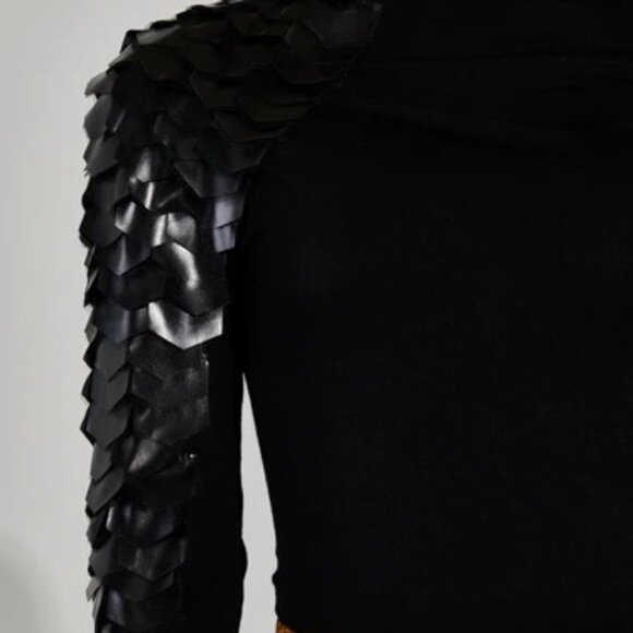 AKIRA NASTASIA SCALE TOP, BLACK SIZE LARGE - Picture 6 of 7